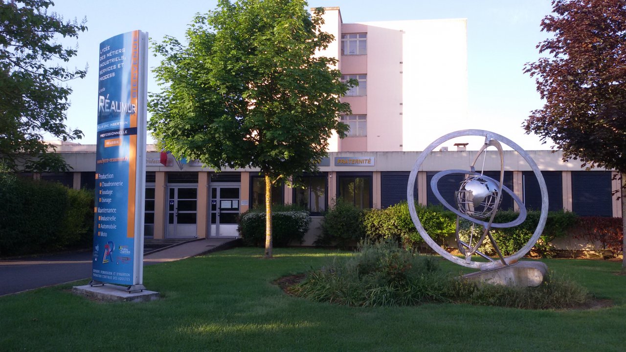 <p>Lycée Réaumur Poitiers<br><small>115837-20150522_072833.jpg</small></p>